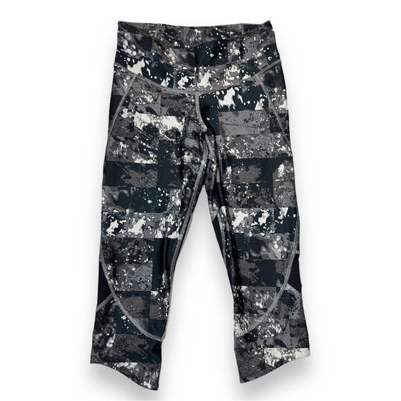 Under Armour Pants - Under Armour Women’s Fly Fast Printed Capris Black/Reflective Size Medium